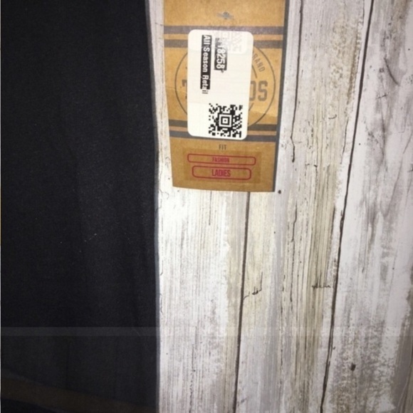 NWT NCAA Purdue Boilermakers Tee - Picture 3 of 4